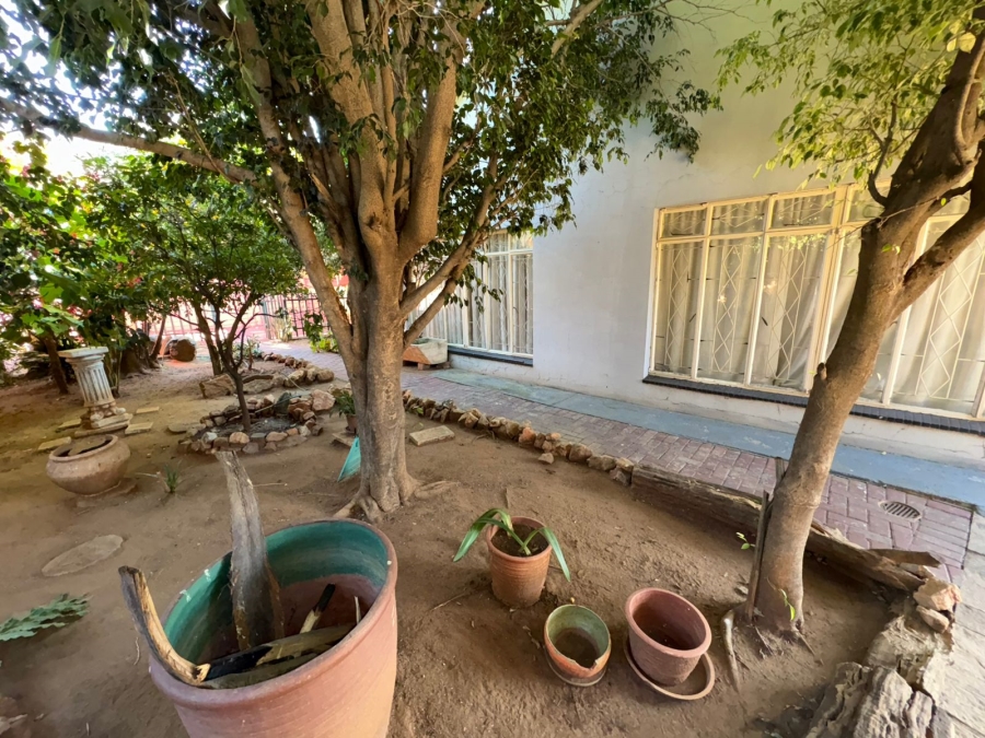 6 Bedroom Property for Sale in Bodorp North West